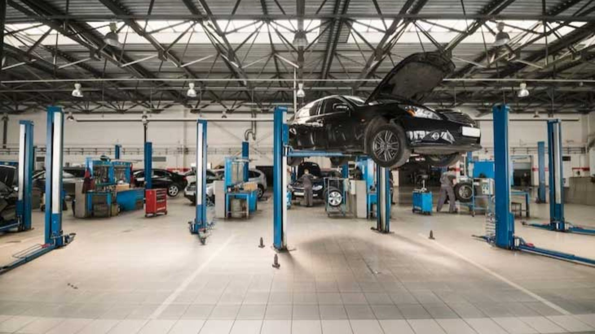 Discover the Benefits of Having a Garage in Dubai